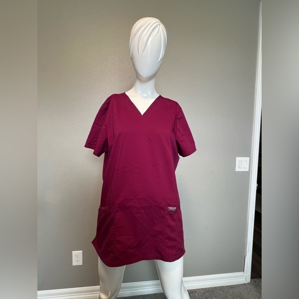 Cherokee Workwear Revolution
Women's V-Neck Scrub Top Size L